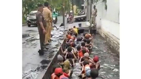Buat Tes Honorer Masuk Got Hitam, Lurah Jelambar: Saya Nunggu Nasib Saja!