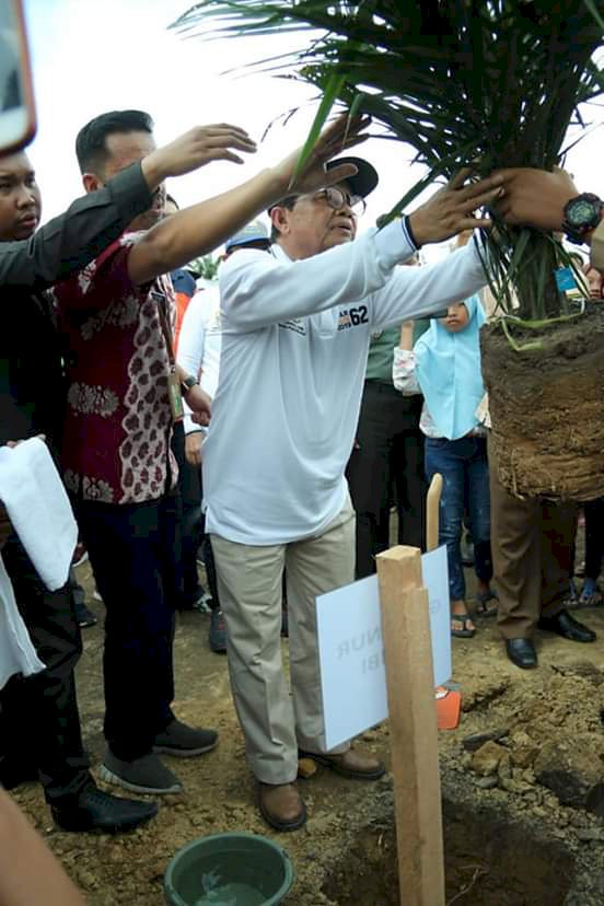 Beri Bantuan Peremajaan Sawit, Fachrori: Pembangunan Subsektor Perkebunan Jambi Terus Ditingkatkan