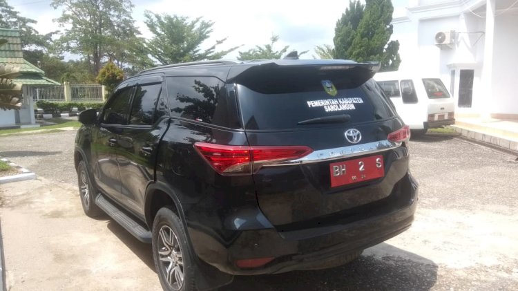 Logo di Mobil Dinas Sarolangun, Wabup: Kalau Tak Dipasang Khawatir Diganti Plat Mobilnya Hitam