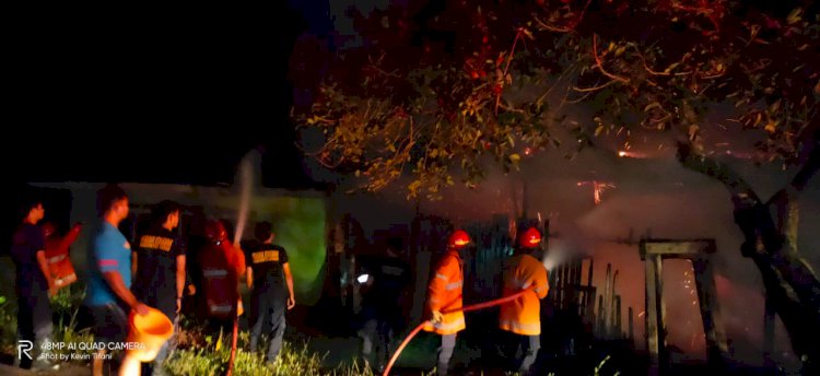Bangsal Kayu di Bungo-Jambi Terbakar Hebat, Warga Panik