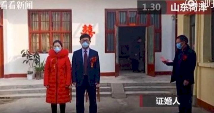 Dokter di Wuhan Ini Langsungkan Pernikahan Hanya 10 Menit, Begini Kisahnya
