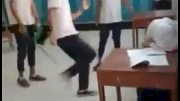 Curhatan & Tangisan Pilu Sang Ibu, Anaknya Ditendang Tiga Siswa di Purworejo: Lihat Video Itu Rasane Nelangsa