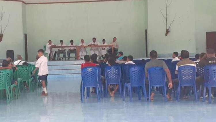 Duh! 77 Siswa di Sikka Dipaksa Makan Kotoran Manusia