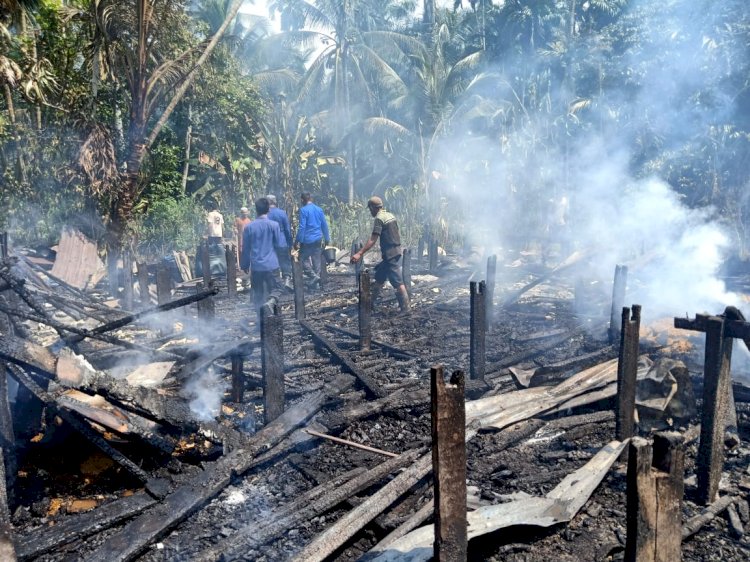 Tengah Malam, Rumah Warga Sungailandak Tanjab Barat Ini Hangus Terbakar