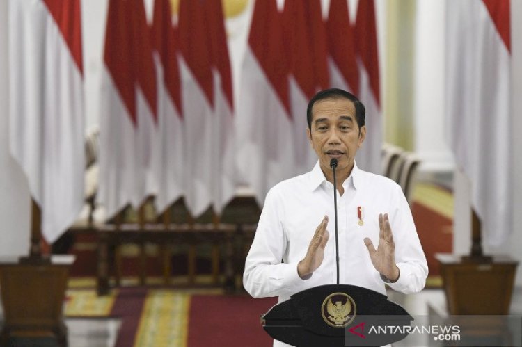 Jokowi Sebut Dirinya Negatif COVID-19, Minta Masyarakat Beribadah di Rumah